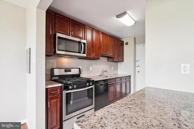 Building Photo - 10401 Grosvenor Pl