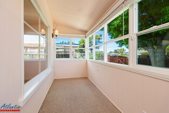 Building Photo - Lovely Seacliff Home | Desirable Location