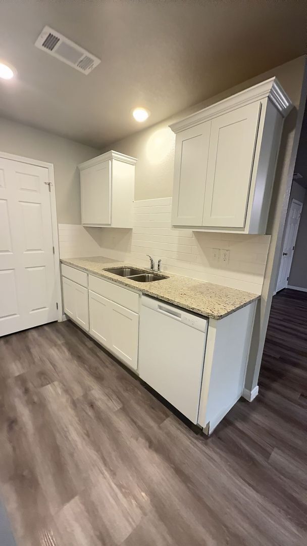 Building Photo - 1604 Pontotoc Trce