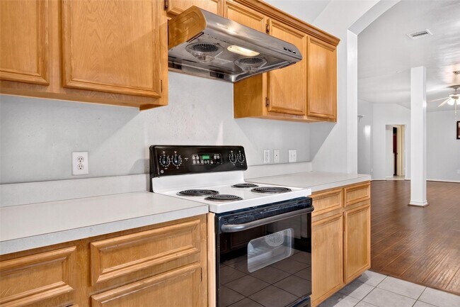 Building Photo - 12835 Wisteria Park Dr