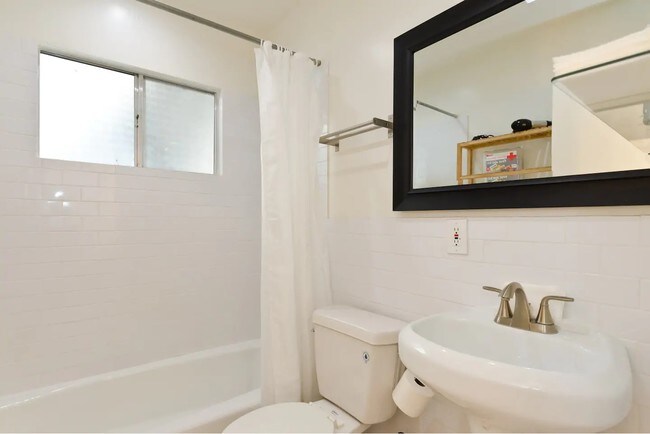 Building Photo - 1811 Ivar Ave