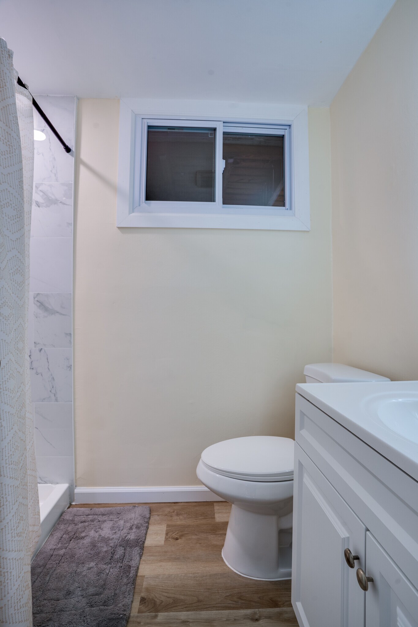 Building Photo - 14220 Fallbrook Ln