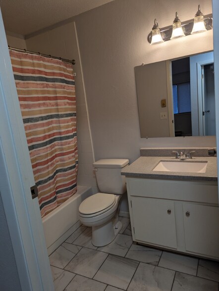 Building Photo - 300 Hopp Ave