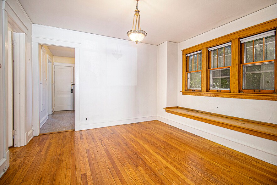 Building Photo - 318 W Marion St
