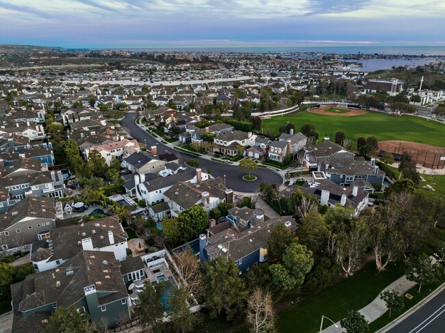 Building Photo - 13 Cape Danbury