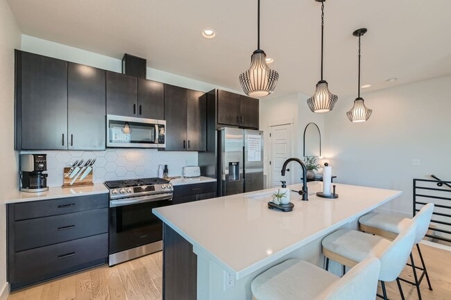 Building Photo - 3 Bedroom, 4 Bath Townhome in Broomfield