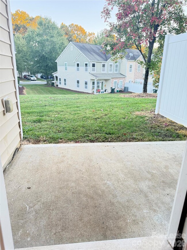 Building Photo - 5656 Tipperlinn Way