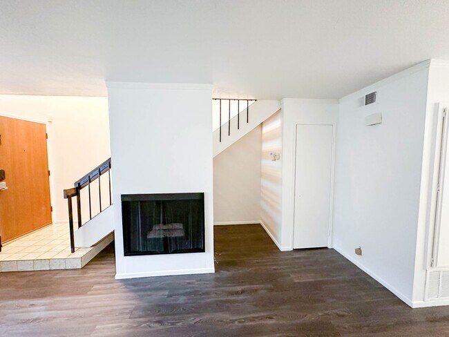 Building Photo - Townhome AVAILABLE NOW in Colton. 2 Bed / 2 Bath Floorplan  + Garage!