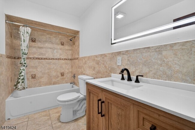 Building Photo - 485 Broadway