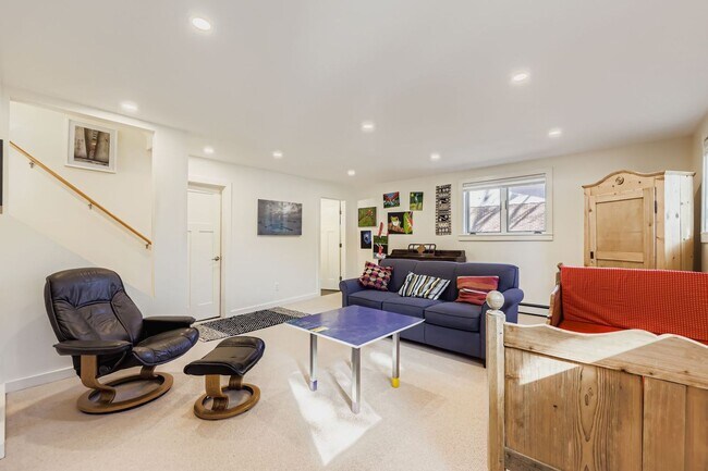 Building Photo - 2425 Dartmouth Ave