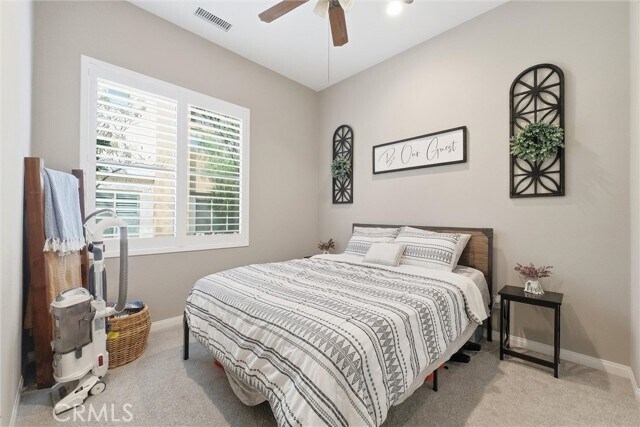 Building Photo - 155 Spectacle