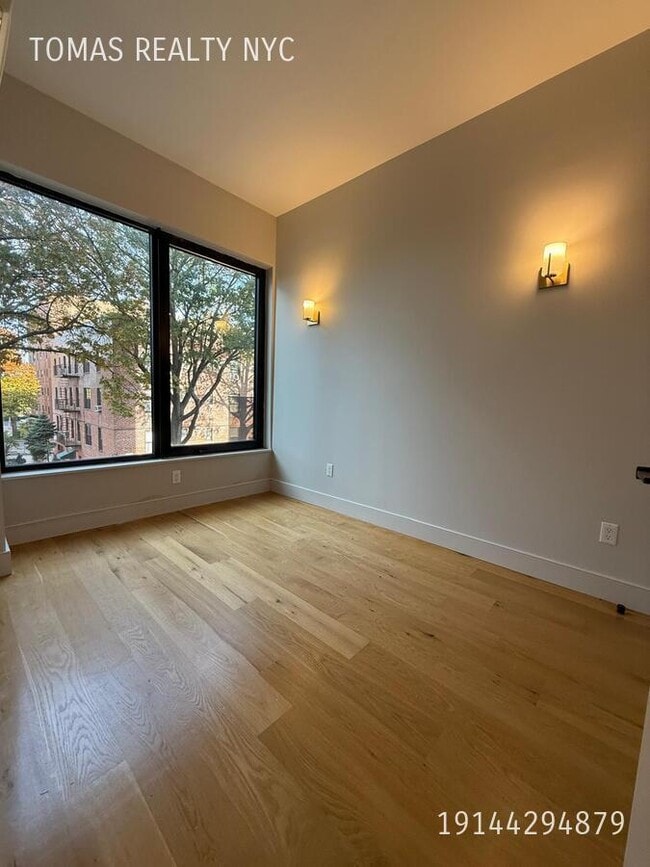 Building Photo - 1890 Pelham Pkwy S