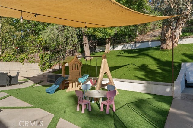 Building Photo - 5244 Vanalden Ave