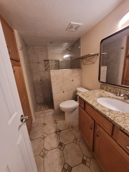 Master Bath - 200 E Southern Ave