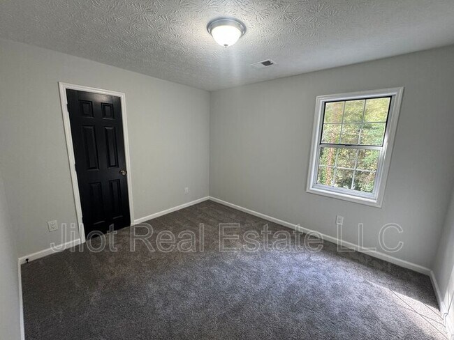 Building Photo - 63 Lakeview Ln