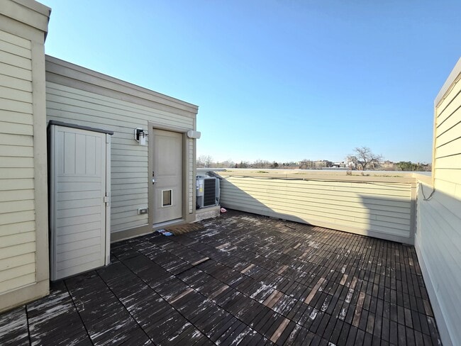 Building Photo - 820 Fern Pl NW