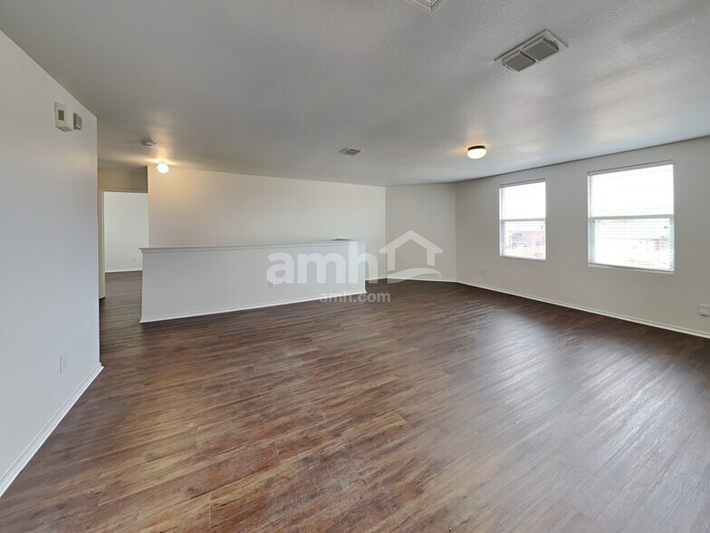 Building Photo - 1409 Laurel Ln