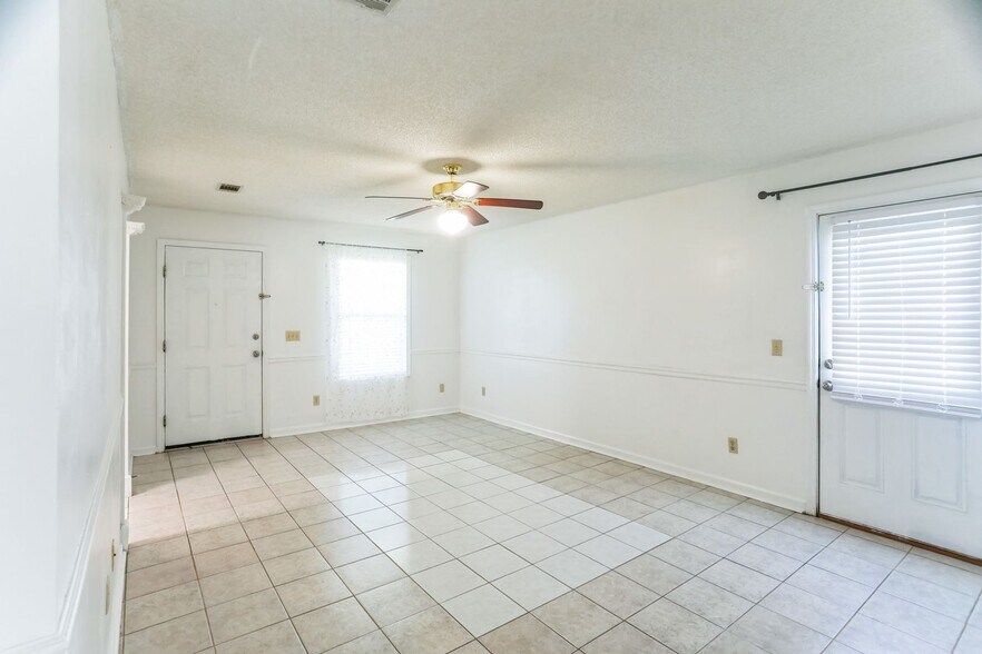 Building Photo - 773 Melissa Dr
