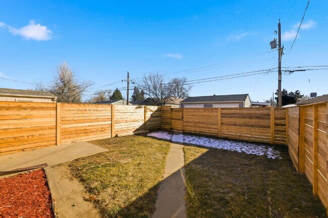 Building Photo - Remodeled 2-Bed 1-Bath Home in Park Hill!