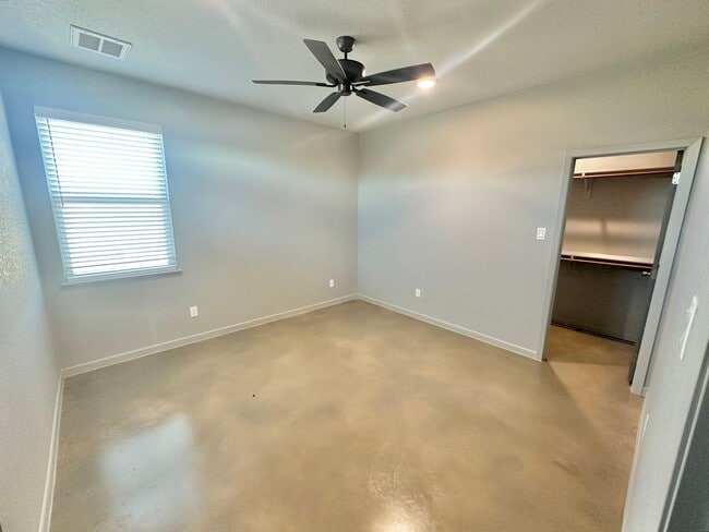 Building Photo - AVAILABLE NOW!