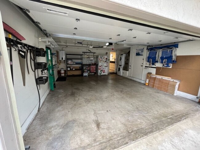 Building Photo - OB Beach House! 3 Bed 2.5 Bath A Block From the Water