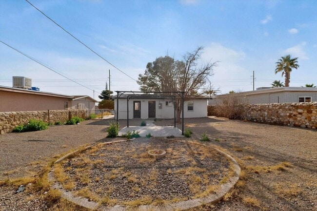 Building Photo - Charming 3 bedroom, 1 bath home in Central East El Paso!