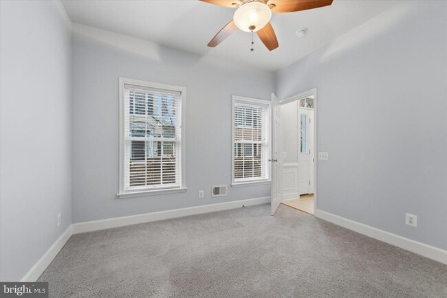 Building Photo - 2425 Huntington Park Dr