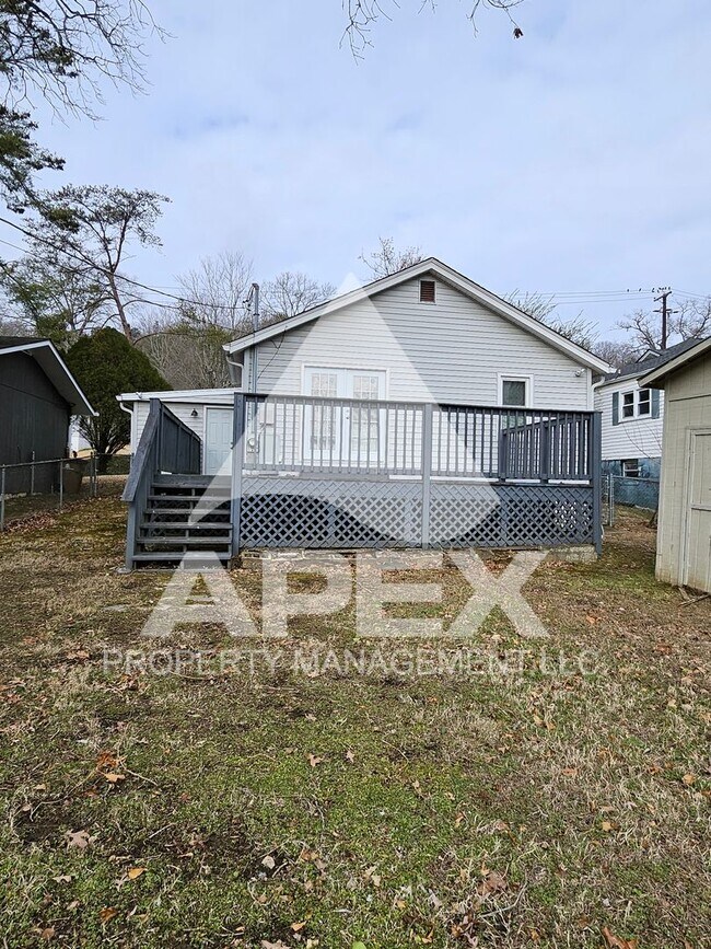 Building Photo - Craftsman Style 2 Bd 1 Ba Single Family Home w/Bonus rm & Garage in North Knox!