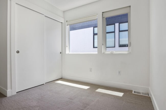 Building Photo - 877 S 200 W