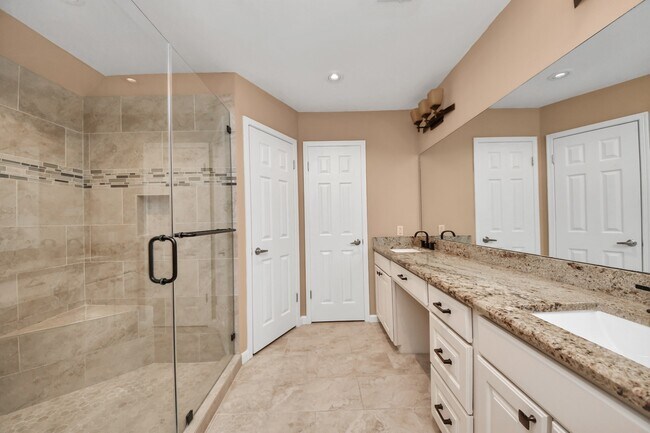 Building Photo - 15126 Trailside Dr