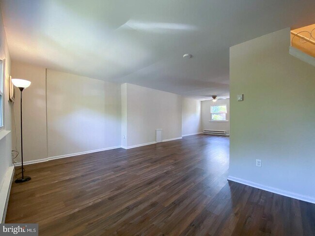 Building Photo - 366 Bala Terrace E