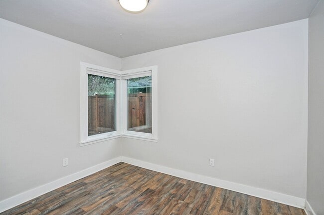 Building Photo - Prime Fircrest Location — Comfortable 2-Bedroom Home for Rent