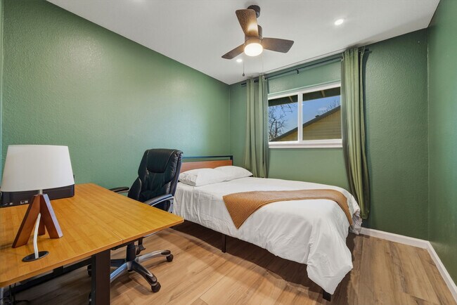 Building Photo - 4807 Carsonhill Dr