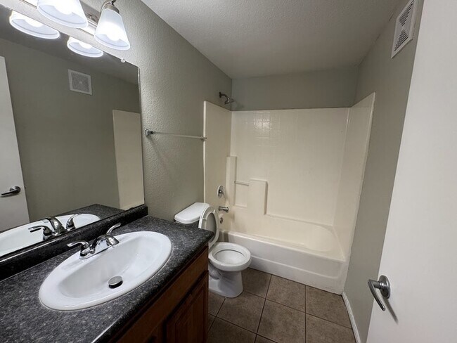 Building Photo - Southeast Phoenix Condo