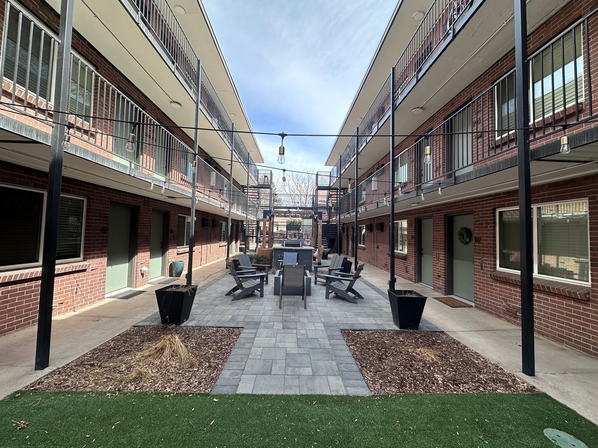 Building Photo - 165 S Clarkson St