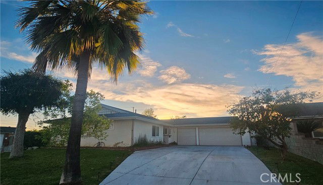 Building Photo - 211 Aborla Ln