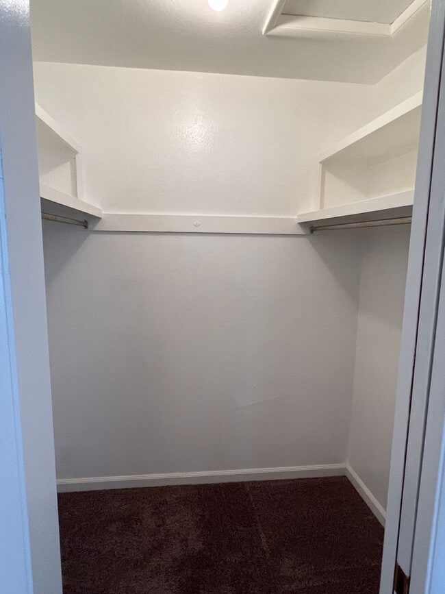 Building Photo - Beautiful 2 bedroom 1 Bath Duplex in Spark...