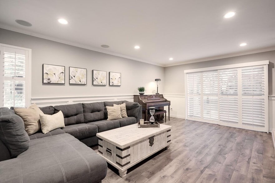 Building Photo - 283 Tradewinds Dr