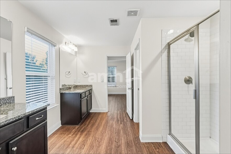 Building Photo - 1337 Weatherbrook Cir