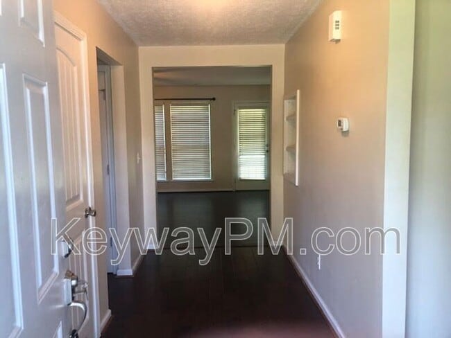 Building Photo - 1468 Collins Dr