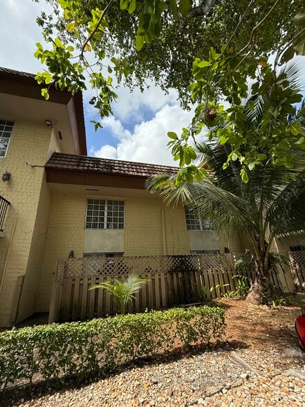 Building Photo - 8600 SW 109th Ave