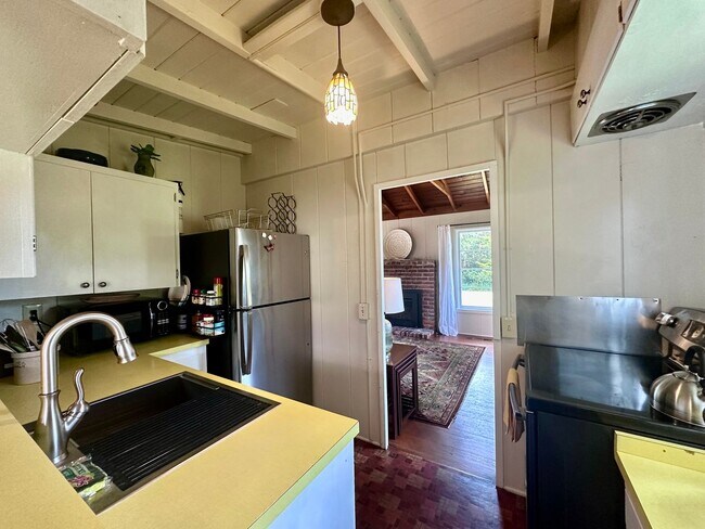 Building Photo - Idyllic Fully Furnished Cottage in Asilomar Dunes Available Monthly