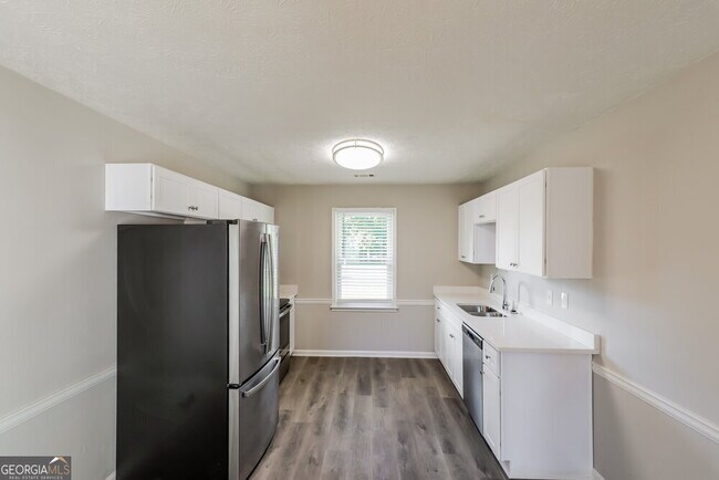 Building Photo - 375 Springlake Dr