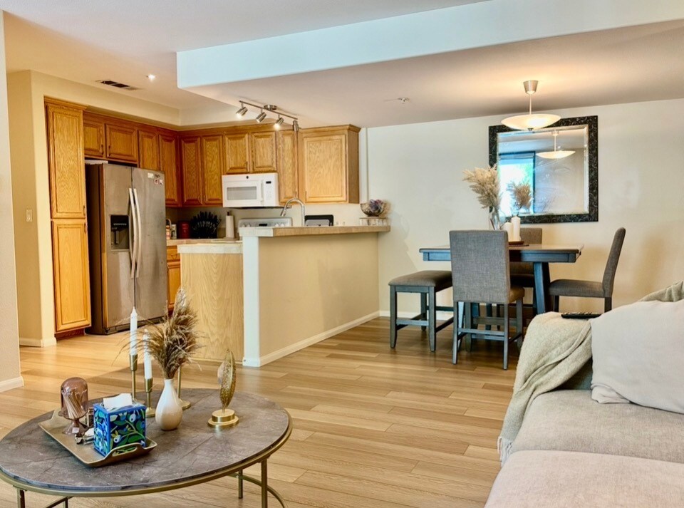 Building Photo - 235 Market St