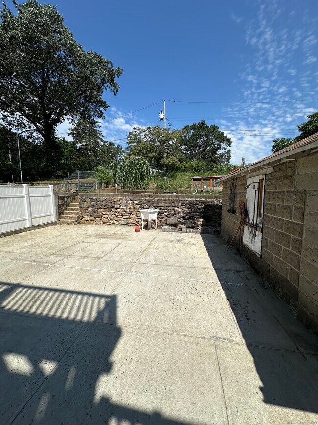Building Photo - 16 Charron St