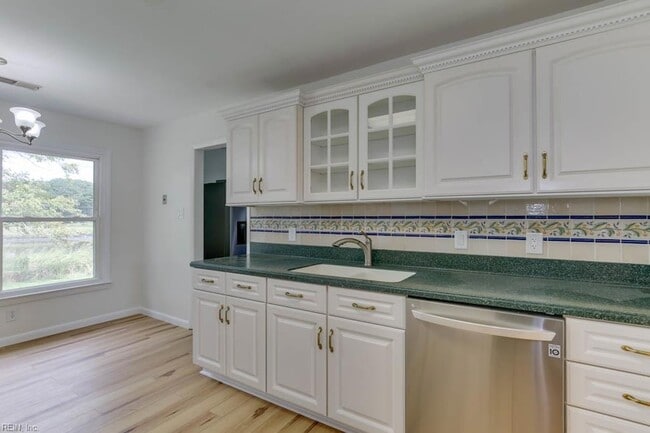 Building Photo - 2637 N Elizabeth Harbor Dr
