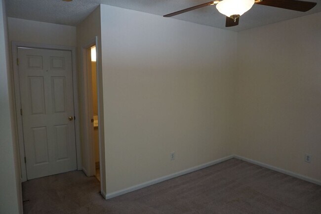 Building Photo - Two Bedroom Two and a Half Bathroom Townhouse located in Marsh Oaks Subdivision