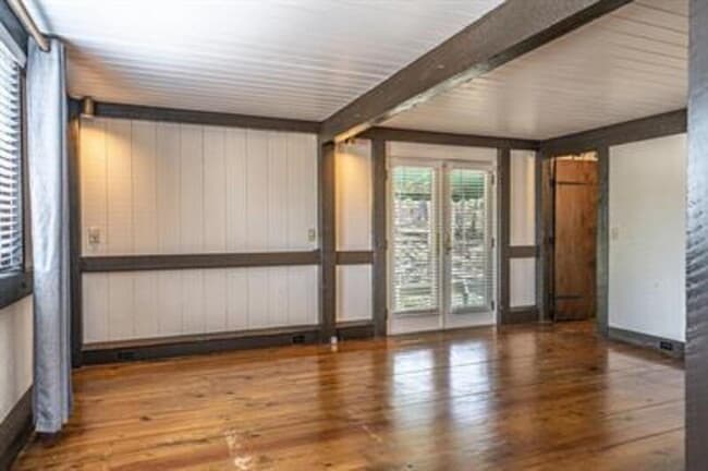 Building Photo - 19 Shenecossett Ln