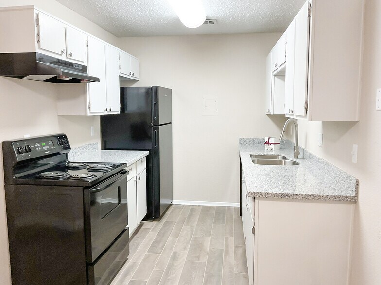 Primary Photo - Village Square Apartments