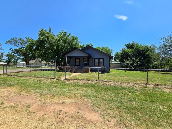 Building Photo - 617 N Bonita Ave